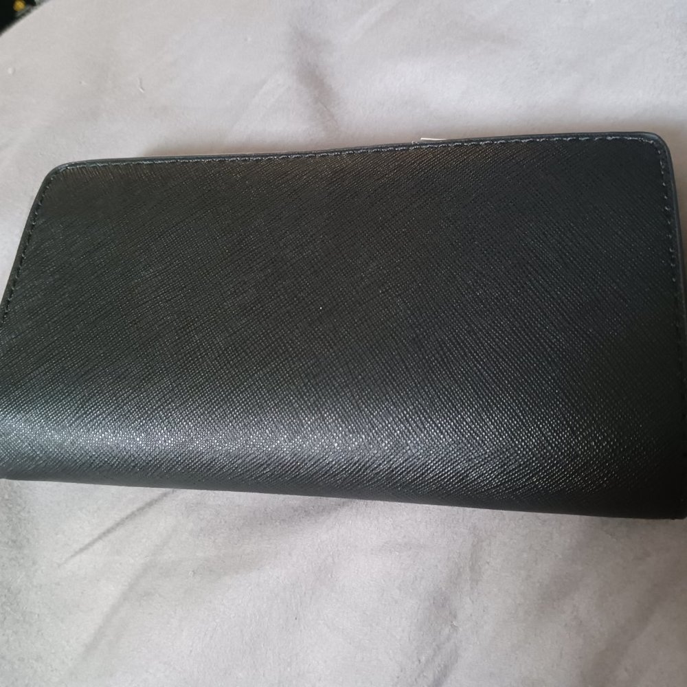 NWT! MICHAEL KORS WALLET - Picture 7 of 15